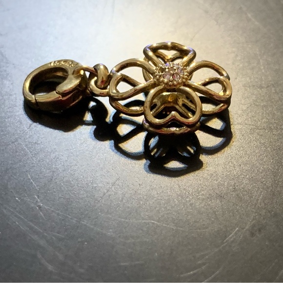 Fossil clover charm - Picture 12 of 15